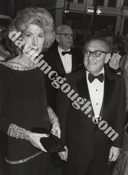Henry Kissinger and wife, Nancy 1984, NY.jpg
